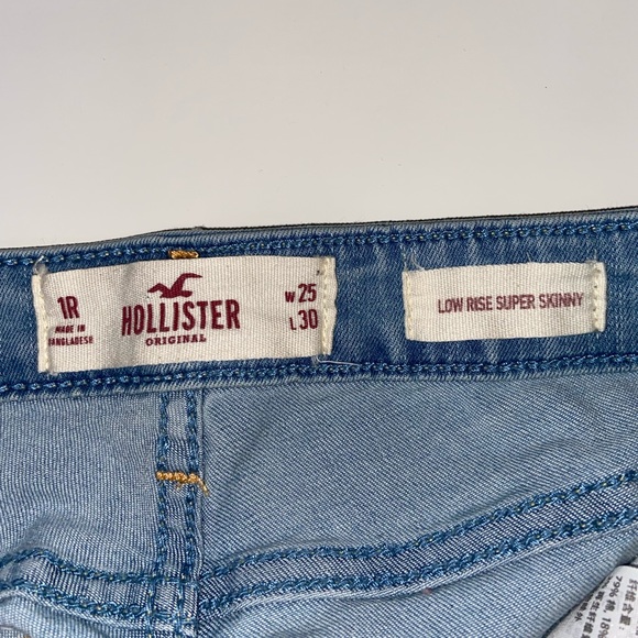 Hollister Light Wash Low Rise Jeans - Picture 6 of 7